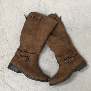 Steve Madden girls brown boots. Size 4.